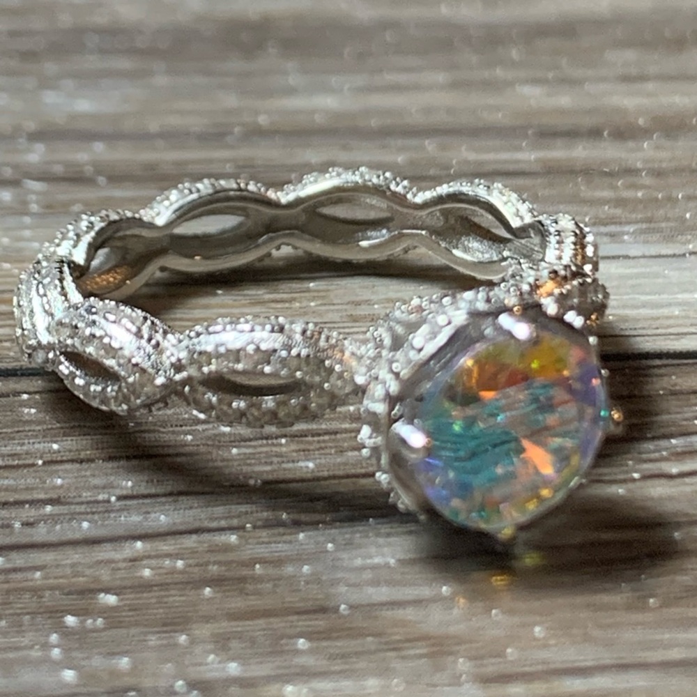 Elegant AB Ring